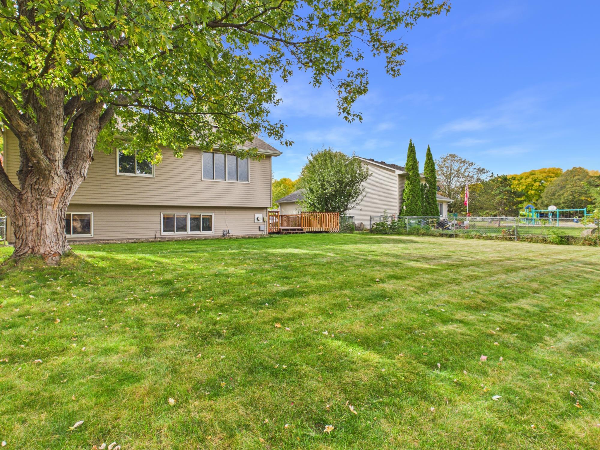 Nice size fenced in yard, you can see the park!