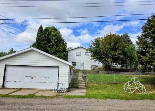 15 11th Street NW, Chisholm, MN 55719