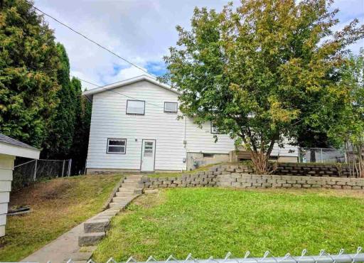 15 11th Street NW, Chisholm, MN 55719