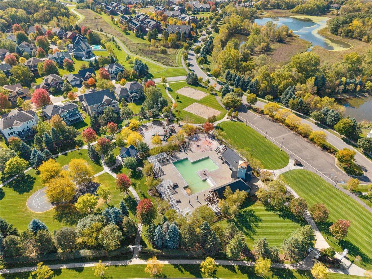 Neighborhood pool & park