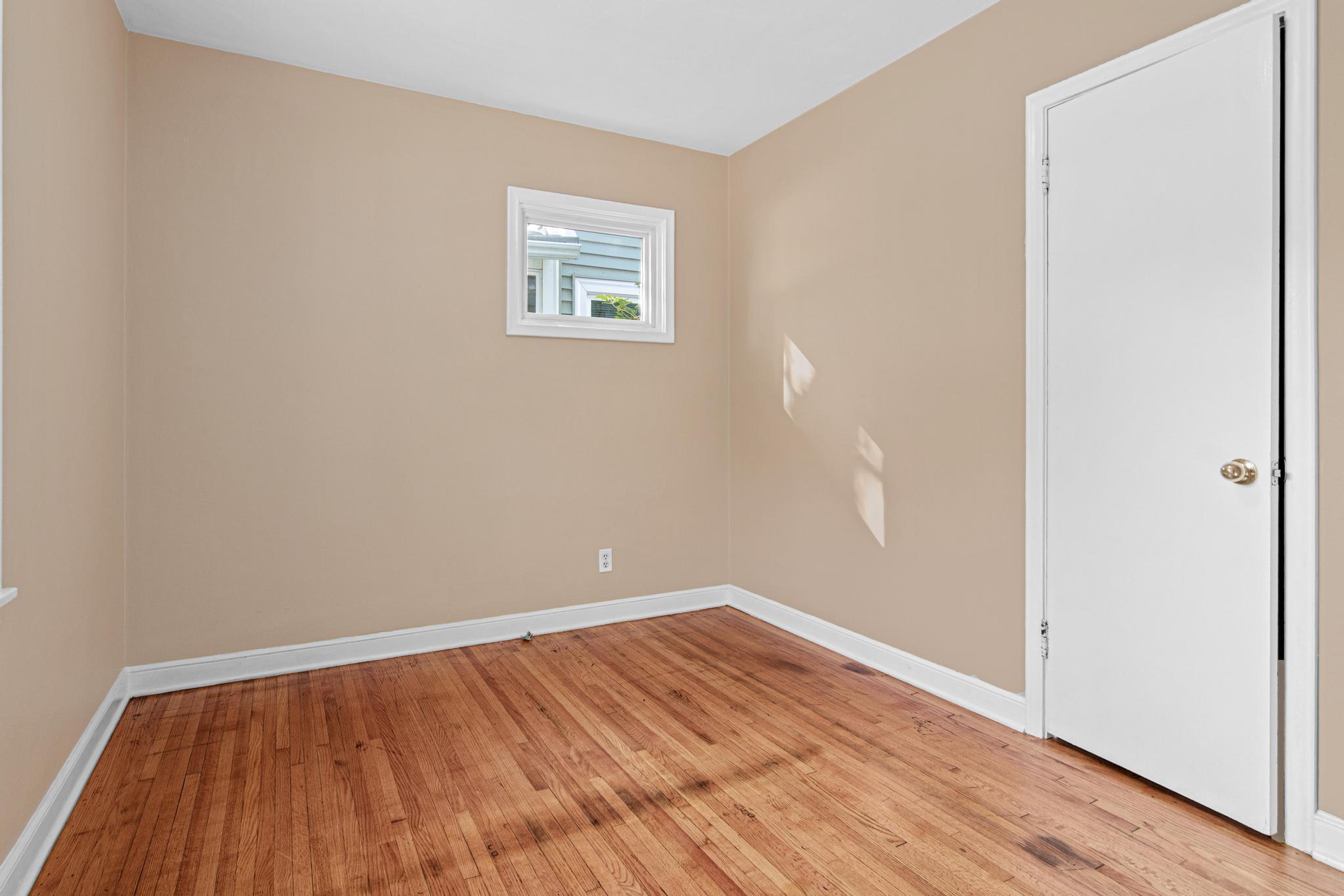 1347 Searle St-7.jpg