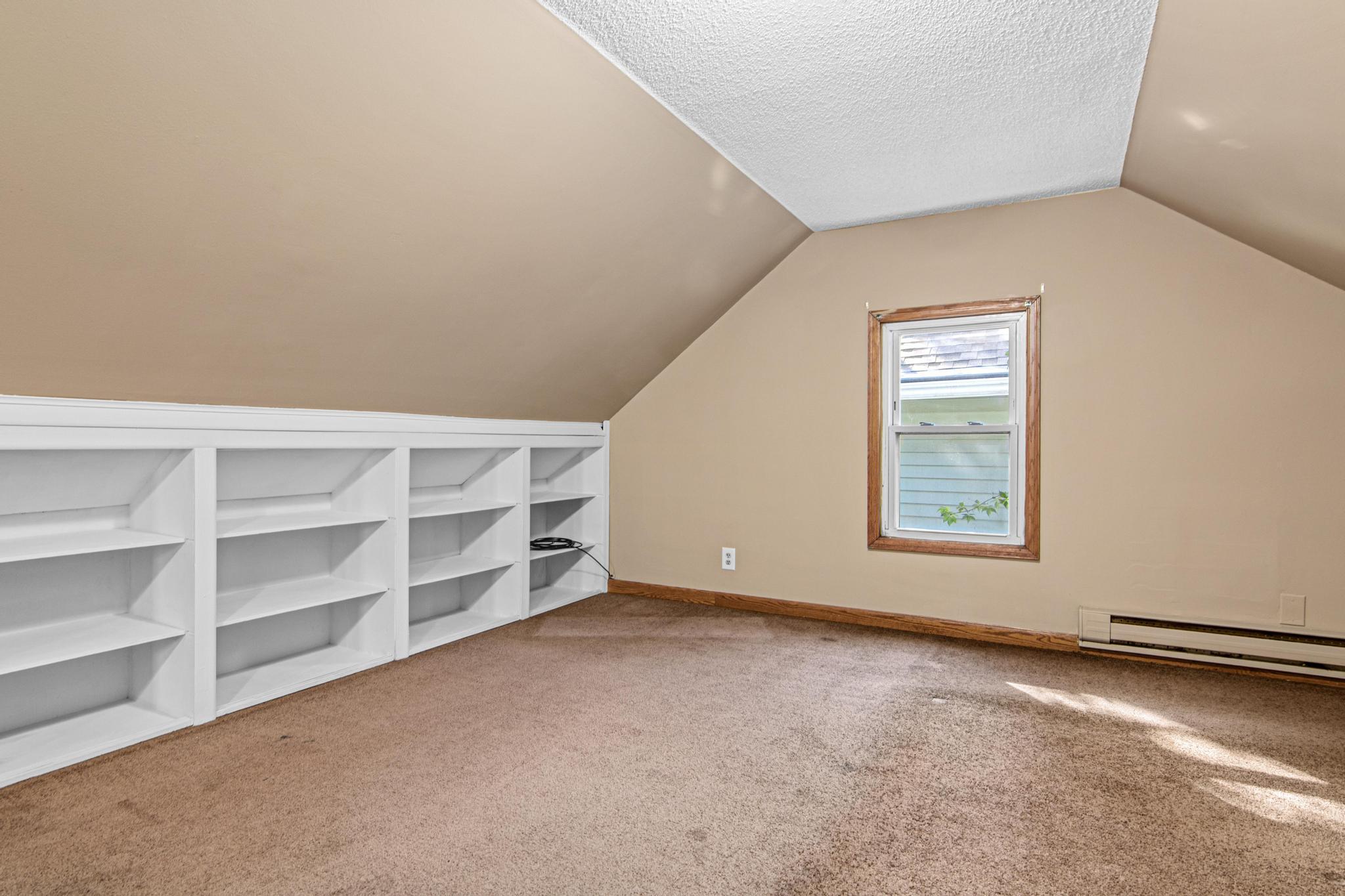 1347 Searle St-9.jpg