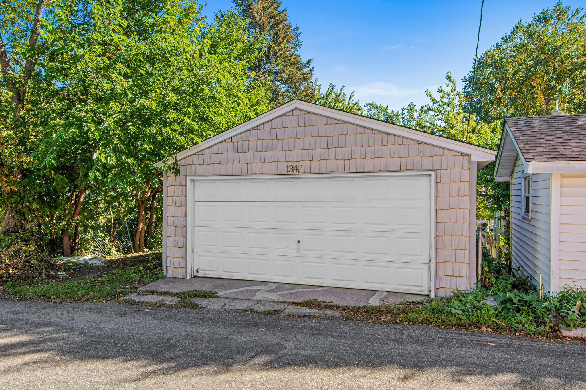 1347 Searle St-12.jpg