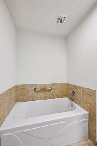 8960 Deer Run Court, Victoria, MN 55386