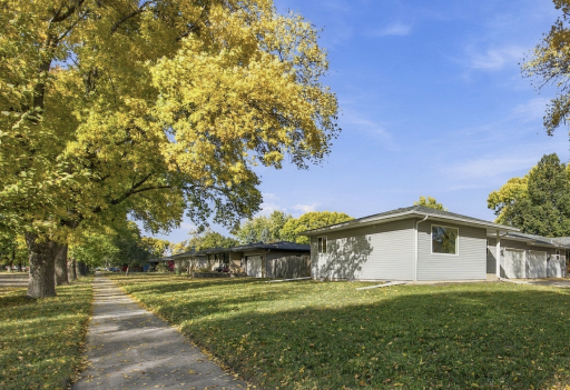 2215 15th Street S, Fargo, ND 58103