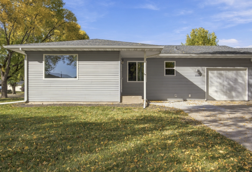 2215 15th Street S, Fargo, ND 58103