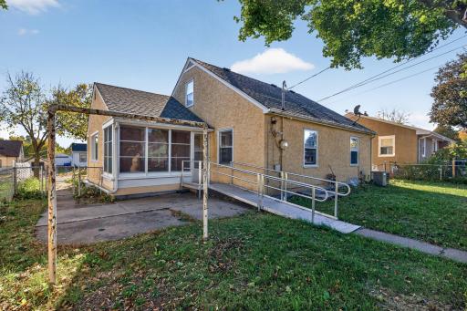 1571 Arlington Avenue E, Saint Paul, MN 55106