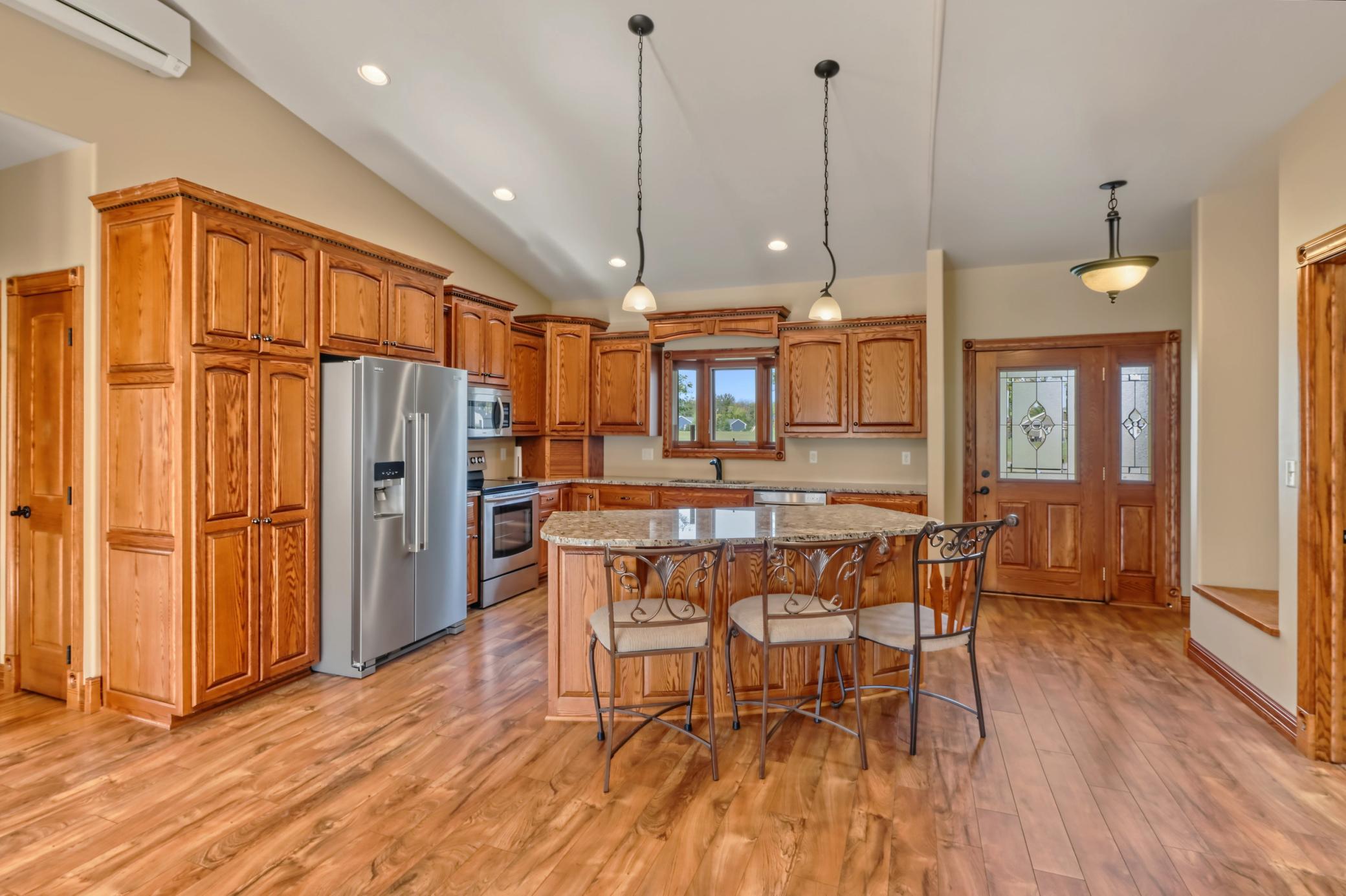 Kitchen1_0 .jpg