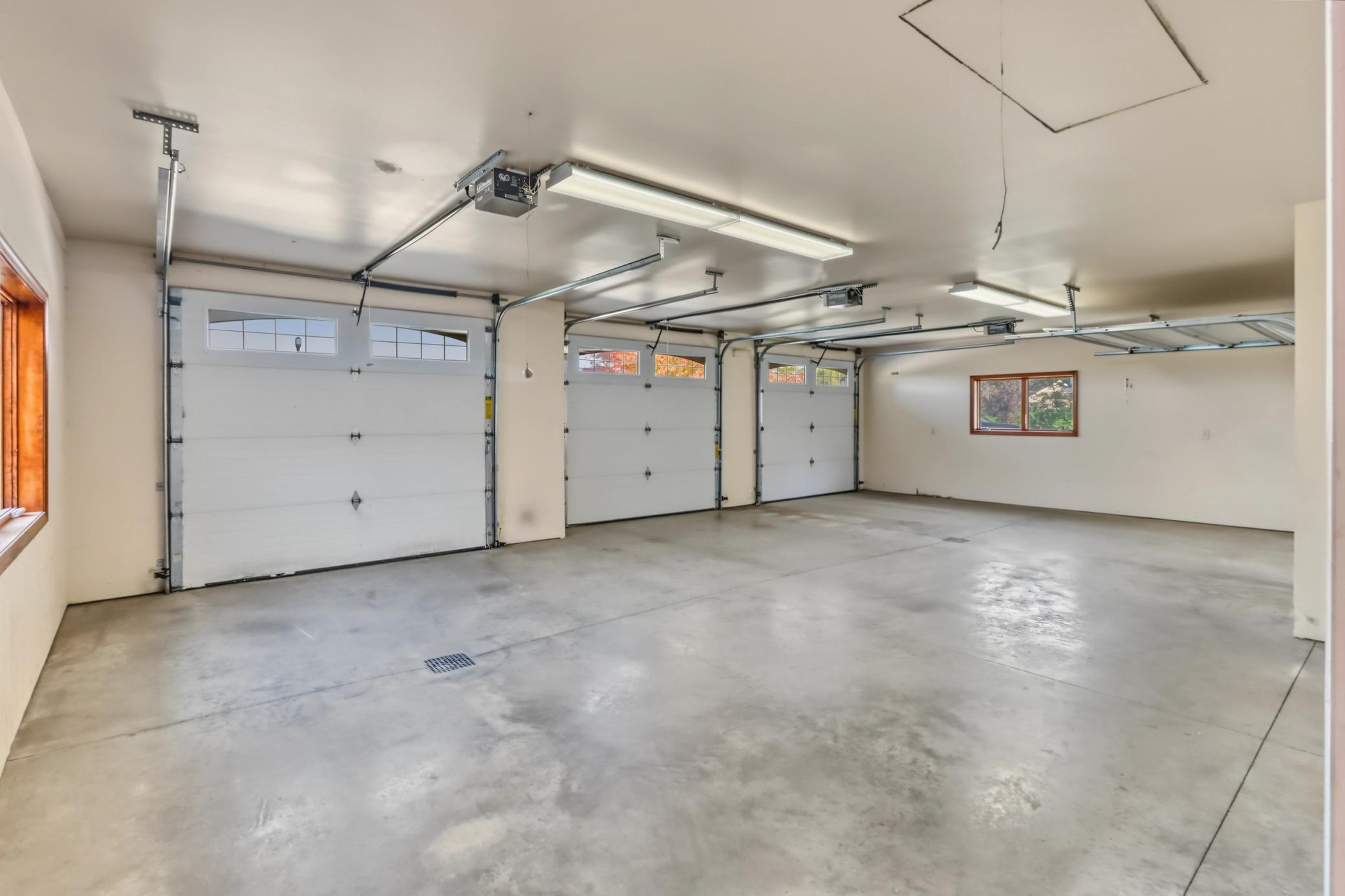 Garage1_.jpg