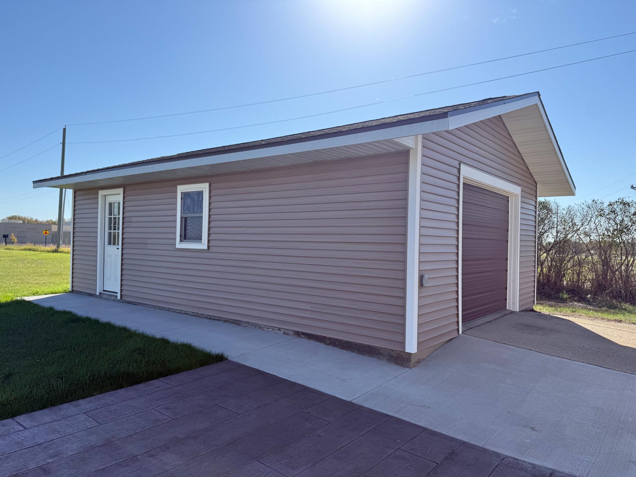 Oversized 1 stall Garage