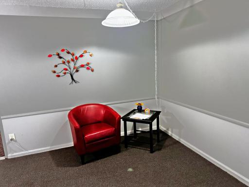 5Th Floor Sitting Area 15011 Cedar Lake Rd.jpg