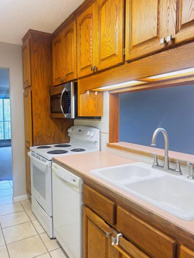 10511 Cedar Lake Road, 502, Minnetonka, MN 55305