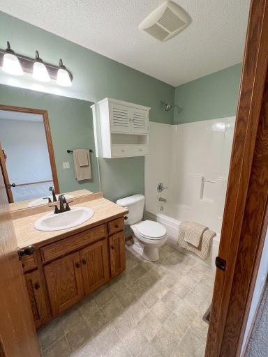 936 Ivy Hills Road, Belle Plaine, MN 56011