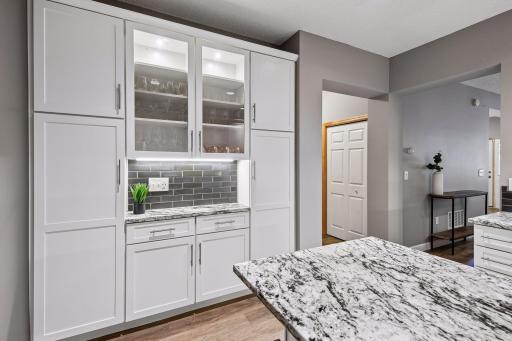 8409 Townsend Drive, Eden Prairie, MN 55344