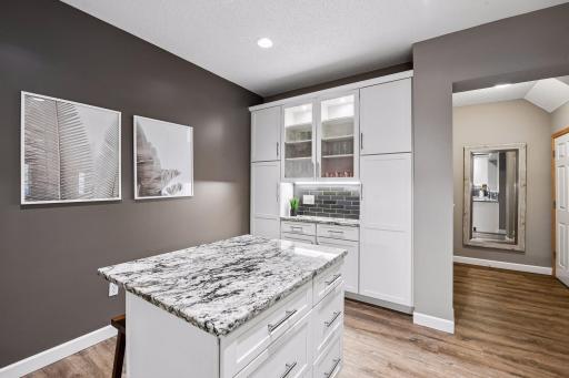 8409 Townsend Drive, Eden Prairie, MN 55344