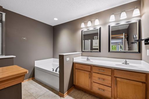 8409 Townsend Drive, Eden Prairie, MN 55344