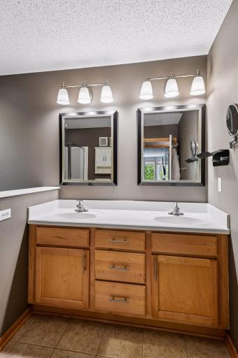 8409 Townsend Drive, Eden Prairie, MN 55344
