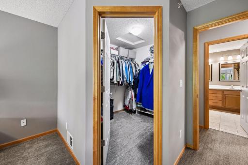 8409 Townsend Drive, Eden Prairie, MN 55344