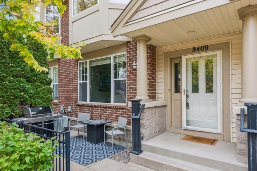 8409 Townsend Drive, Eden Prairie, MN 55344