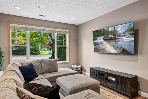 8409 Townsend Drive, Eden Prairie, MN 55344