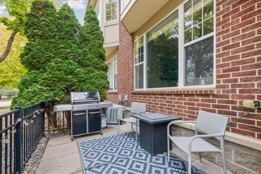 8409 Townsend Drive, Eden Prairie, MN 55344