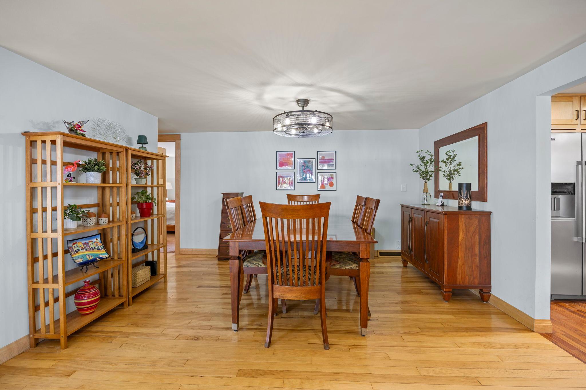 24-web-or-mls-2078 Poplar Ln-29.jpg