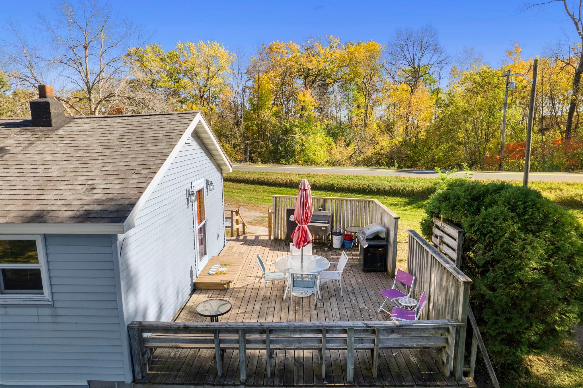 Large deck to enjoy bbq's