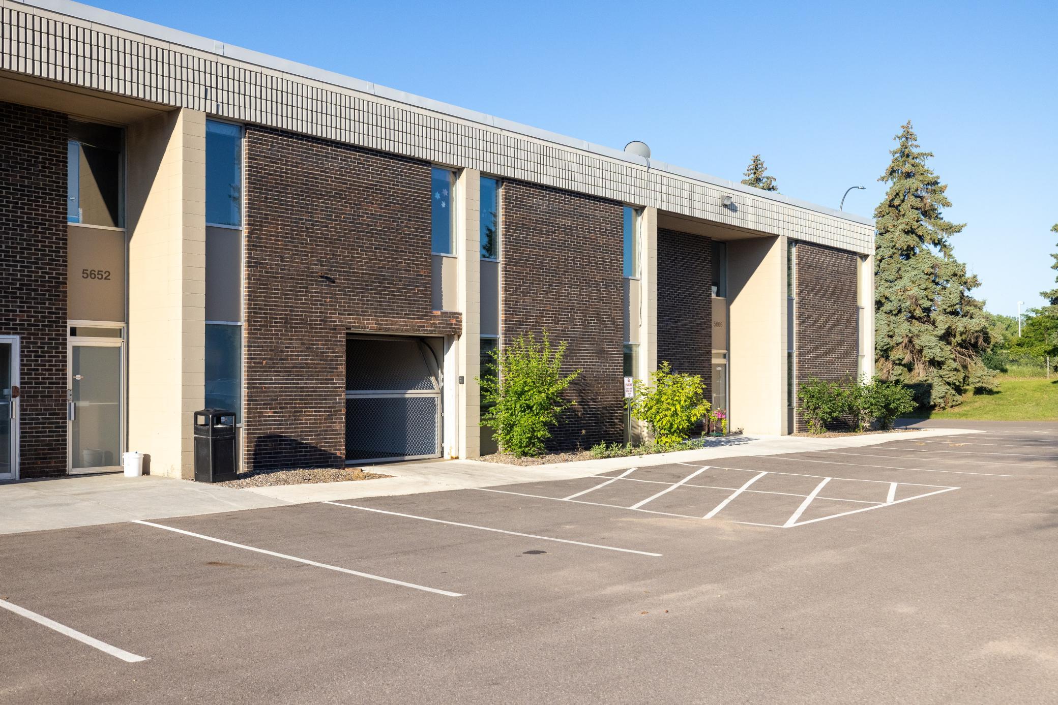 5624 Lincoln Dr - Edina - Exterior - 001.jpg