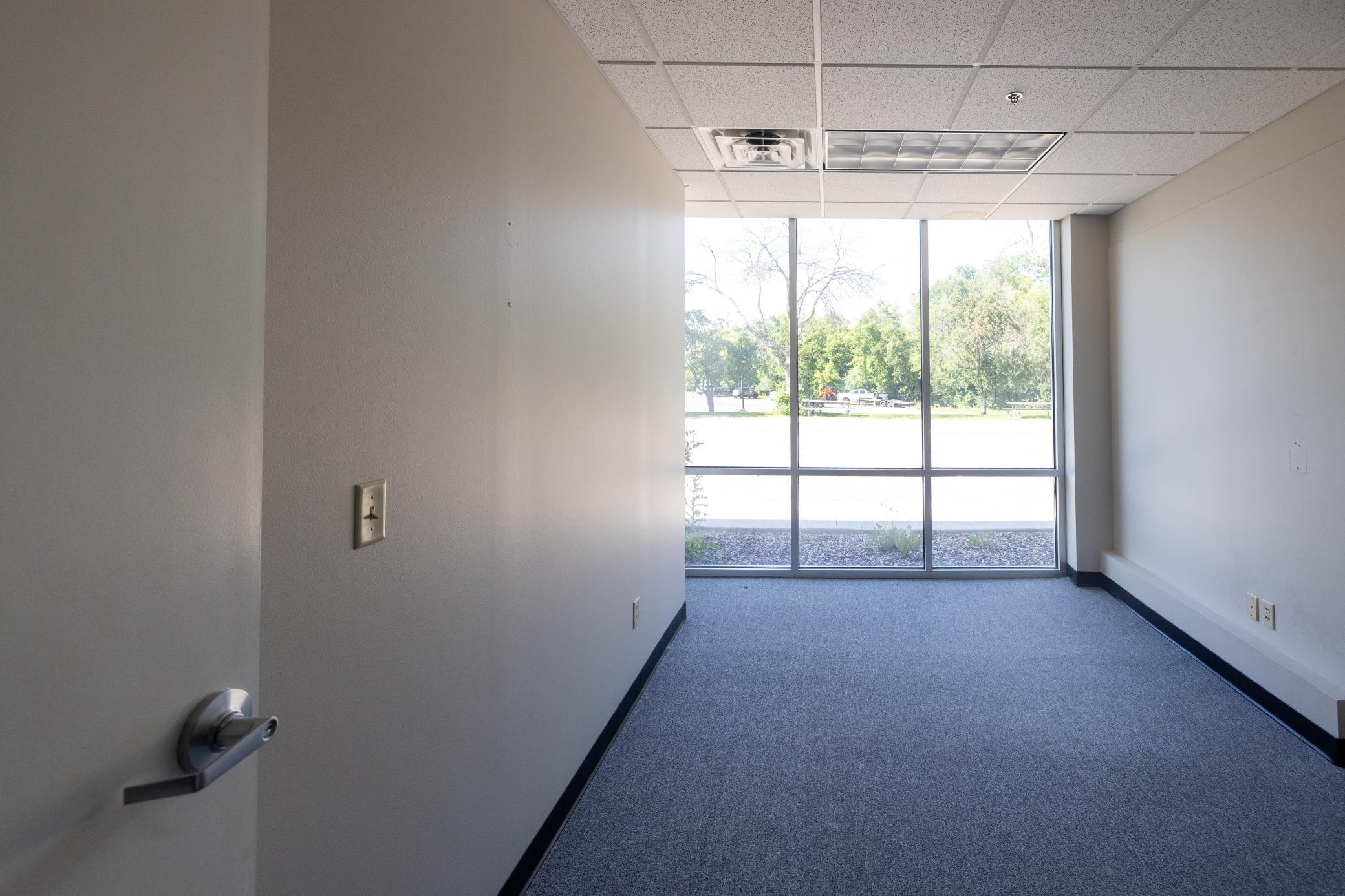 5624 Lincoln Dr - Edina - Suite 5624 - Interior - 025.jpg