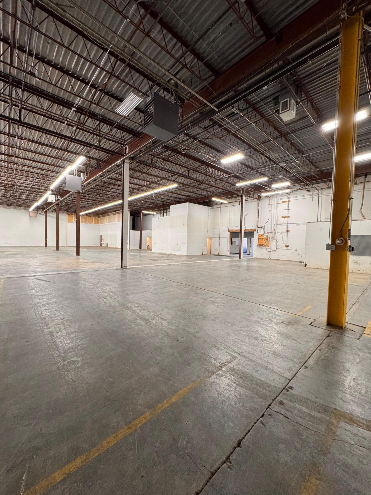 5624 Lincoln - Interior - 04.jpeg