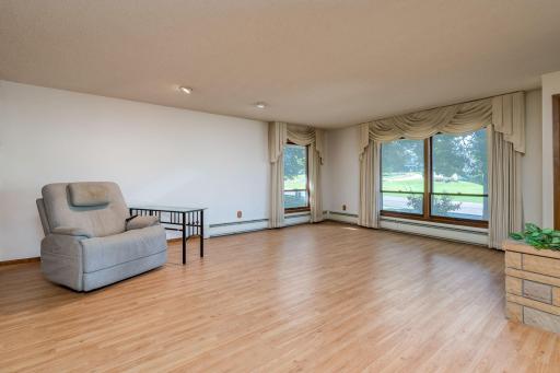 605 N Market Street, Janesville, MN 56048