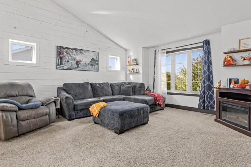 940 Firethorne Trail, Jordan, MN 55352