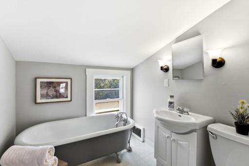 1530 Selby Avenue, Saint Paul, MN 55104
