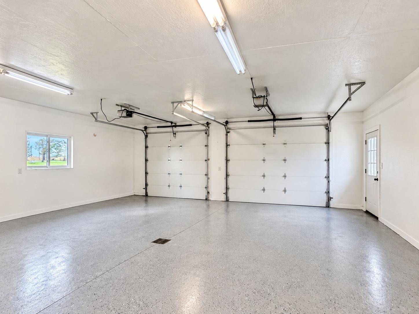 2 Garage.jpg