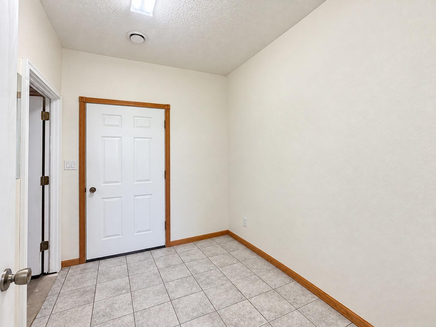 4 Garage Entry.jpg