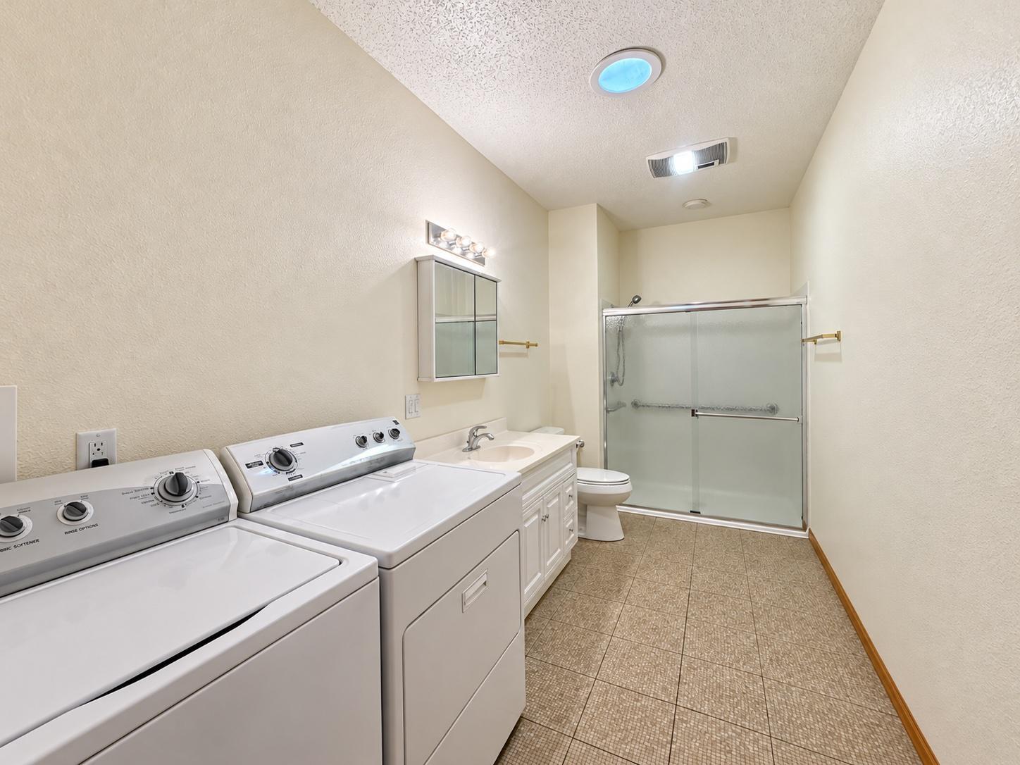 5 Laundry_3_4 Bath.jpg