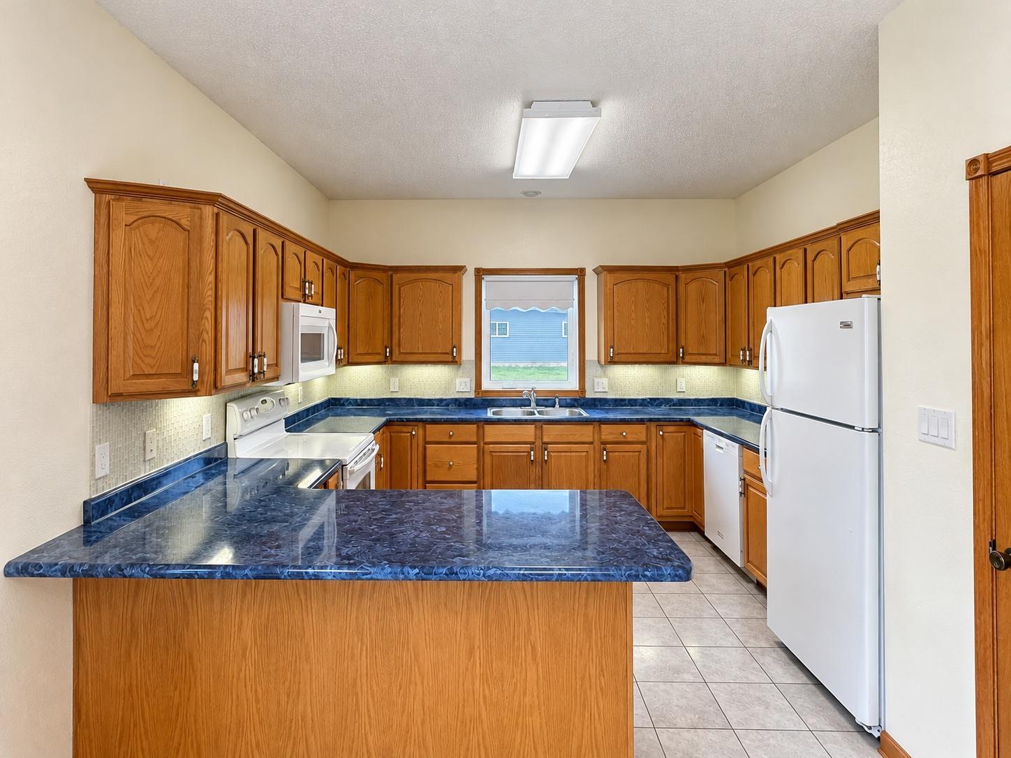 6 Kitchen 1.jpg