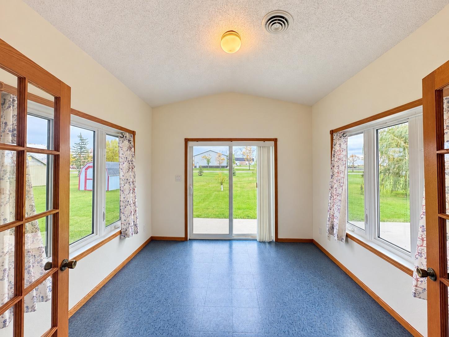8 Sunroom.jpg