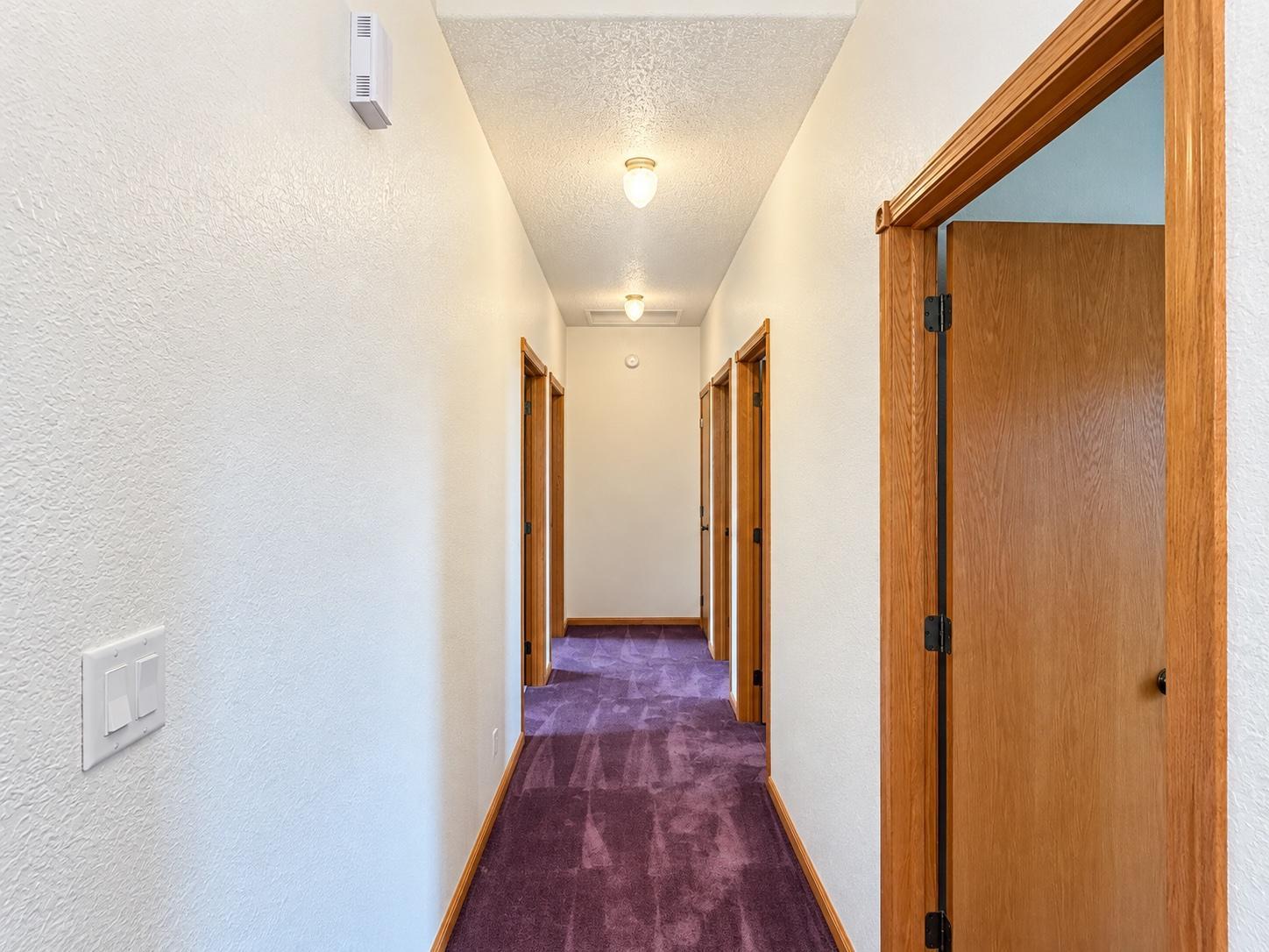 10 Hallway.jpg