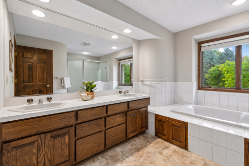 12708 Diamond Drive, Burnsville, MN 55337