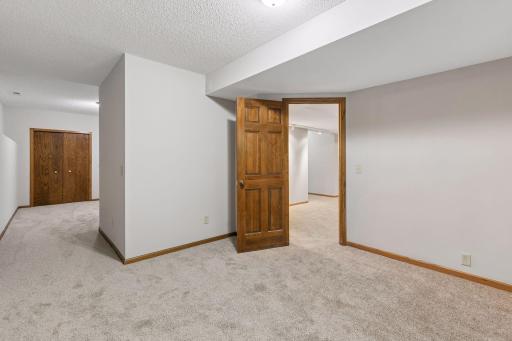 12708 Diamond Drive, Burnsville, MN 55337