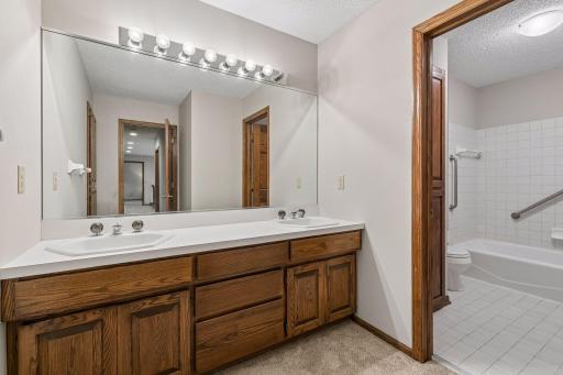 12708 Diamond Drive, Burnsville, MN 55337