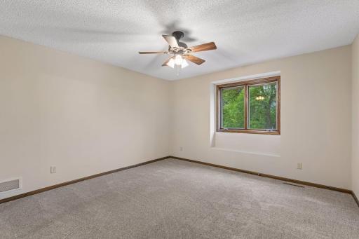 12708 Diamond Drive, Burnsville, MN 55337