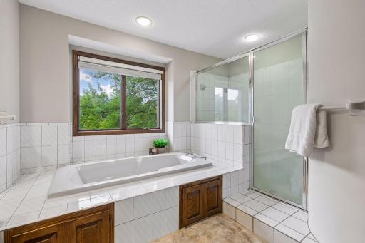 12708 Diamond Drive, Burnsville, MN 55337