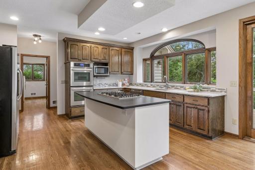 12708 Diamond Drive, Burnsville, MN 55337