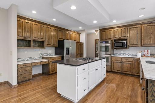 12708 Diamond Drive, Burnsville, MN 55337