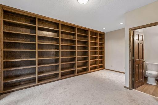 12708 Diamond Drive, Burnsville, MN 55337