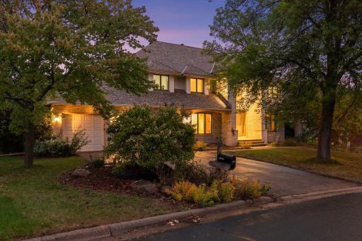 12708 Diamond Drive, Burnsville, MN 55337