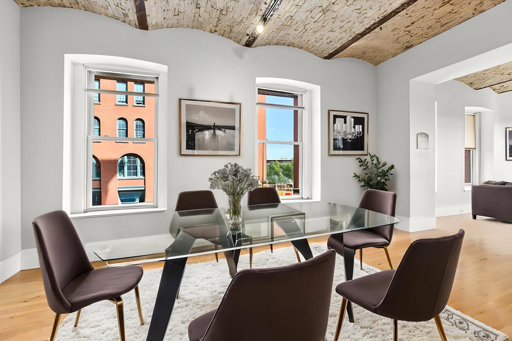Dining room virtual staging