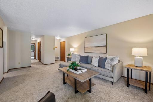 15275 Lesley Lane, Eden Prairie, MN 55346